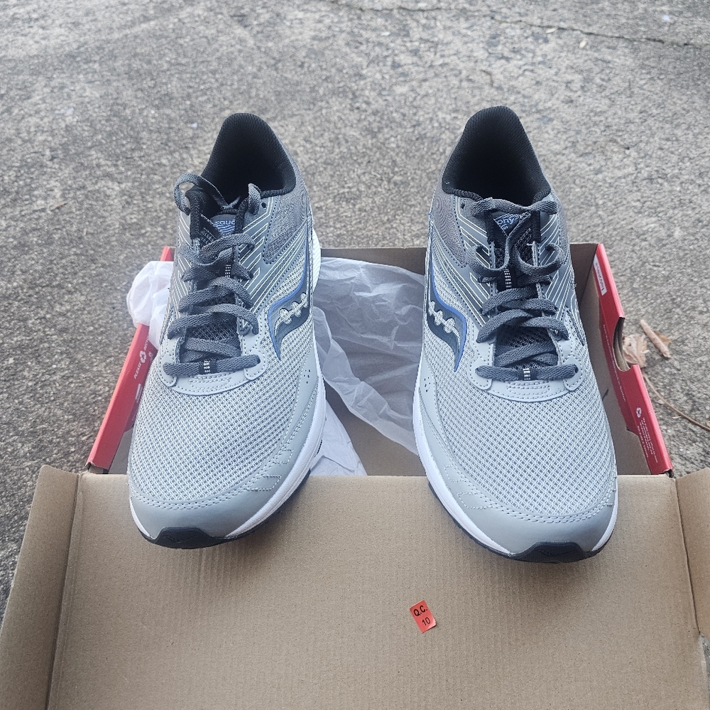 Brand New ! Mens Saucony shoes, size 12